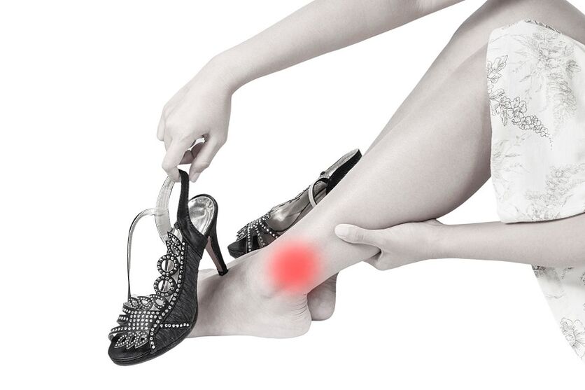 pijn in het enkelgewricht als gevolg van artrose